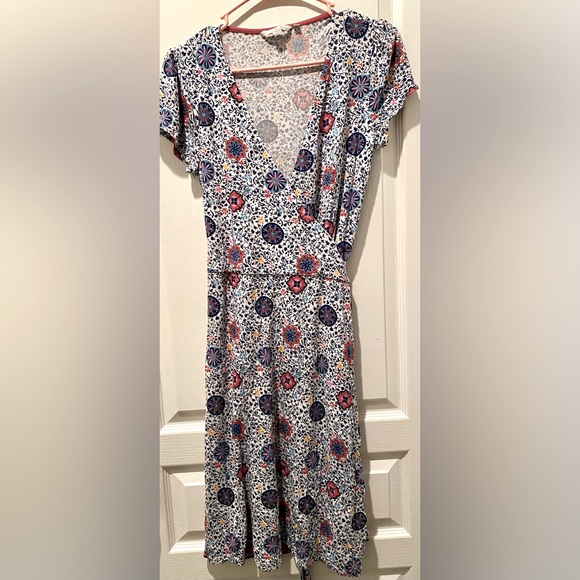 Boden Medallion Short Sleeve Floral Jersey Wrap Dress - Picture 8 of 10